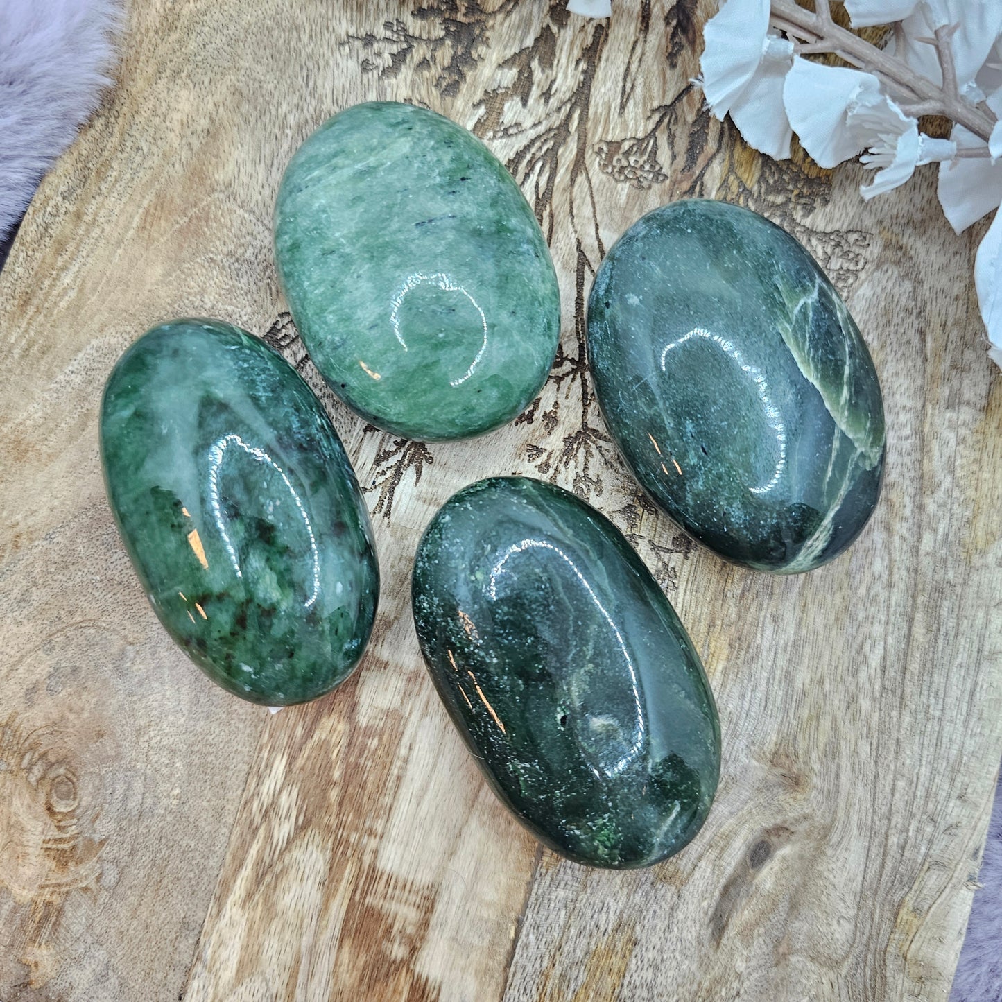 Nefriittijade kämmenkivi -kaksi kokoa-