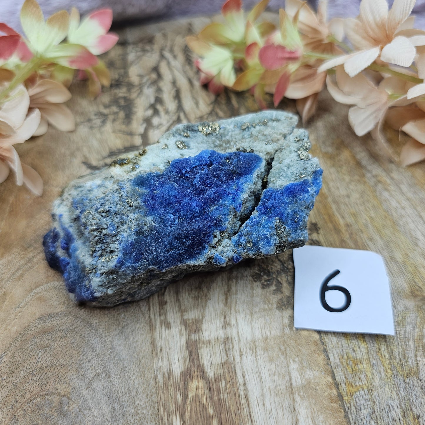 Afghaniitti emokivessä (uv)