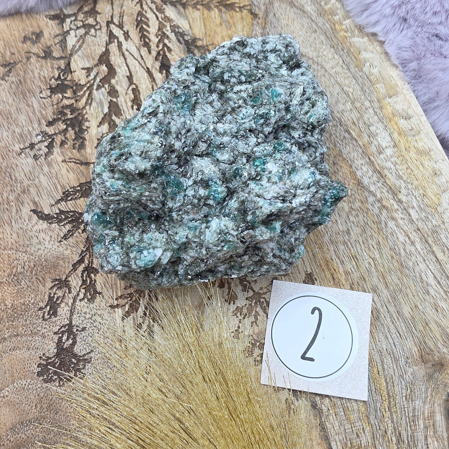 Smaragdi/mica "Mutokolite" clusteri