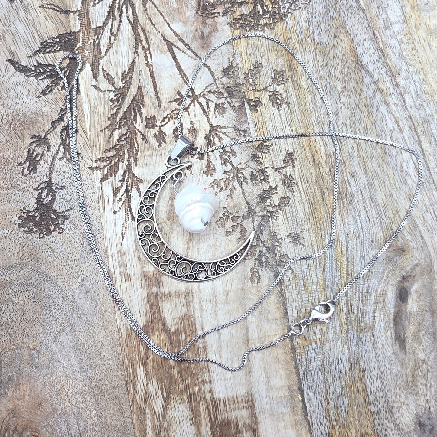 Kuu/simpukka kaulakoru