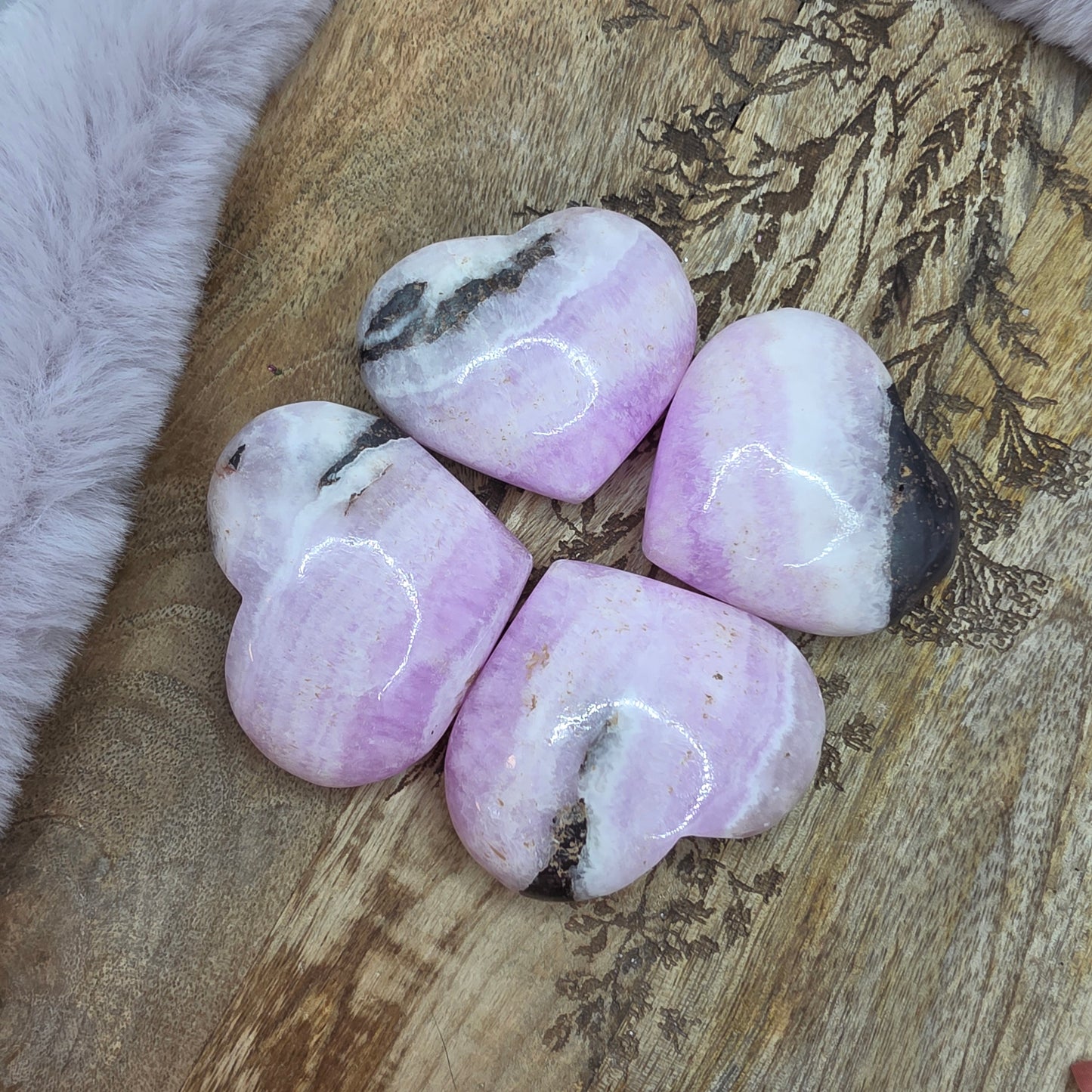 Pinkki aragoniitti sydän