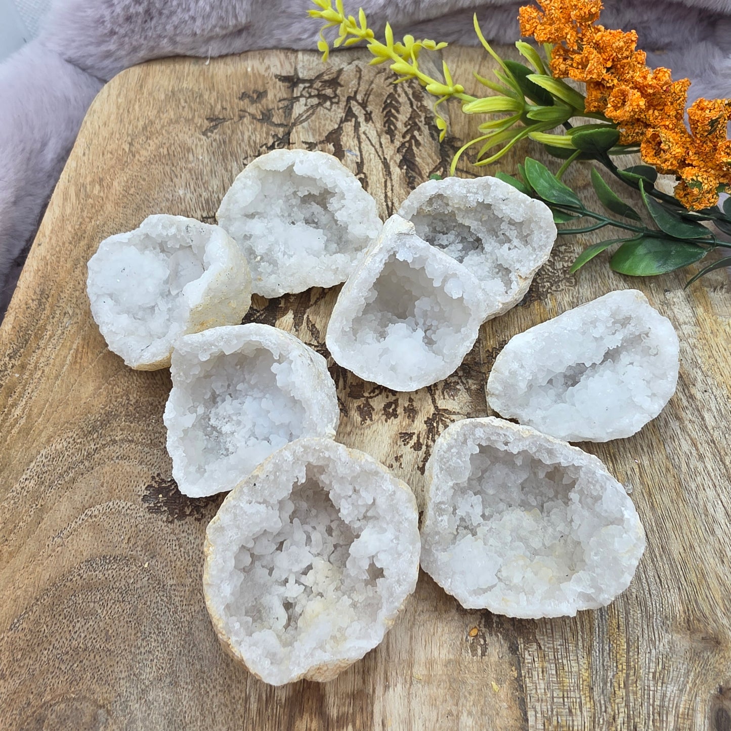 Kalsiittigeodin puolikas