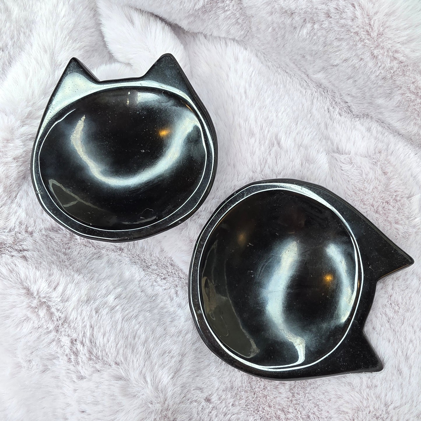 Obsidiaani kissakulho