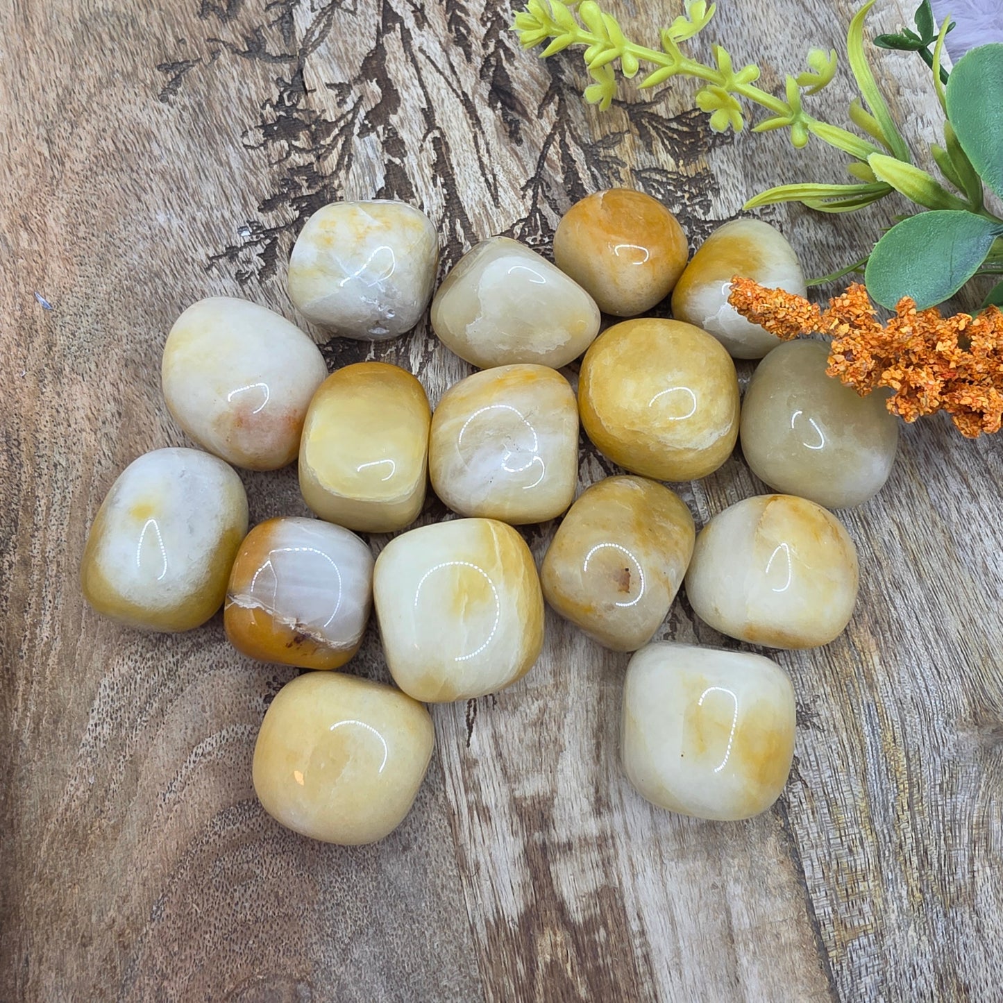 Keltainen aventuriini rumpuhiottu