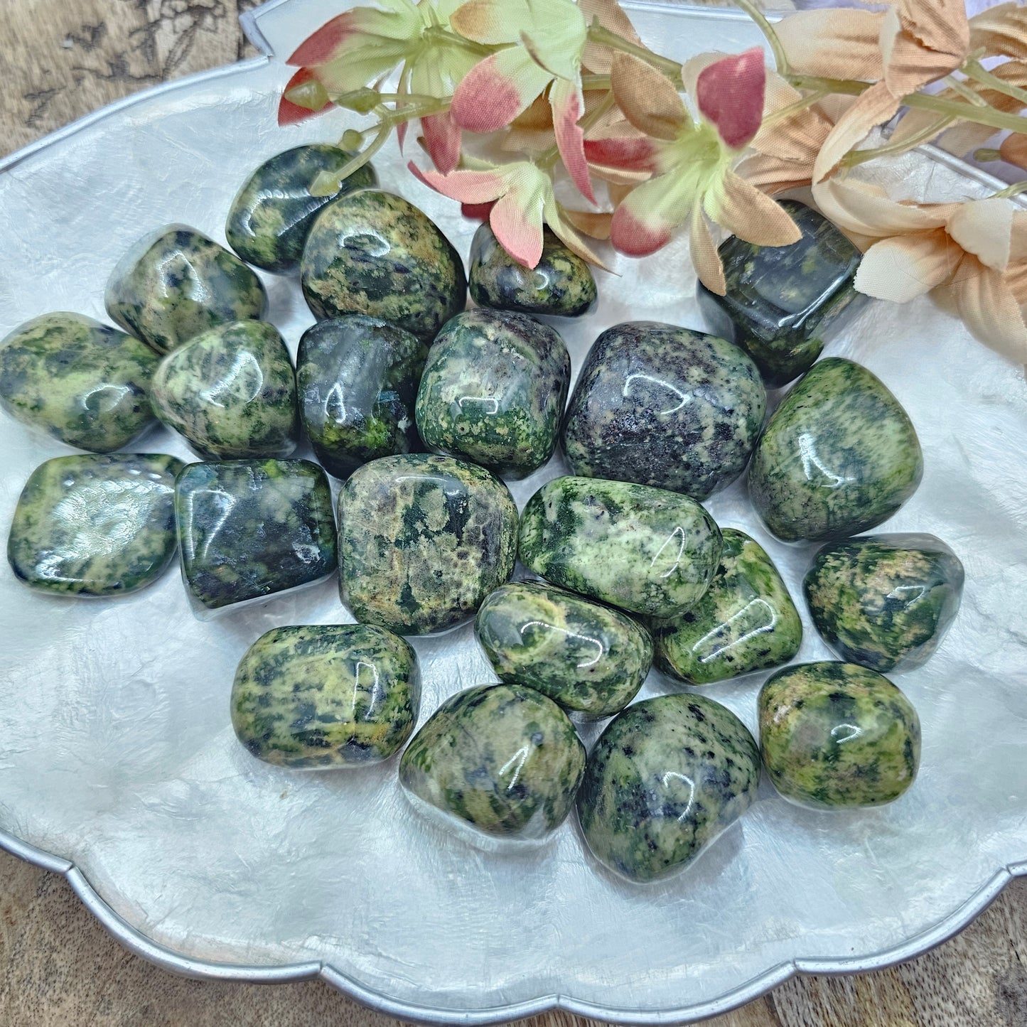 Nefriittijade (vaalea) rumpuhiottu