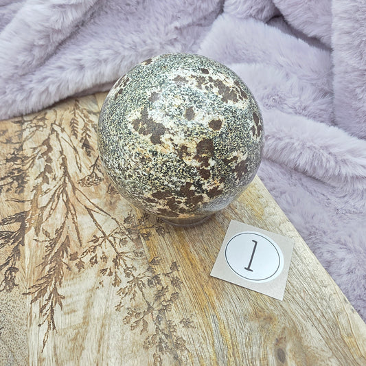 Hiekkadebdriitti-jaspis pallo