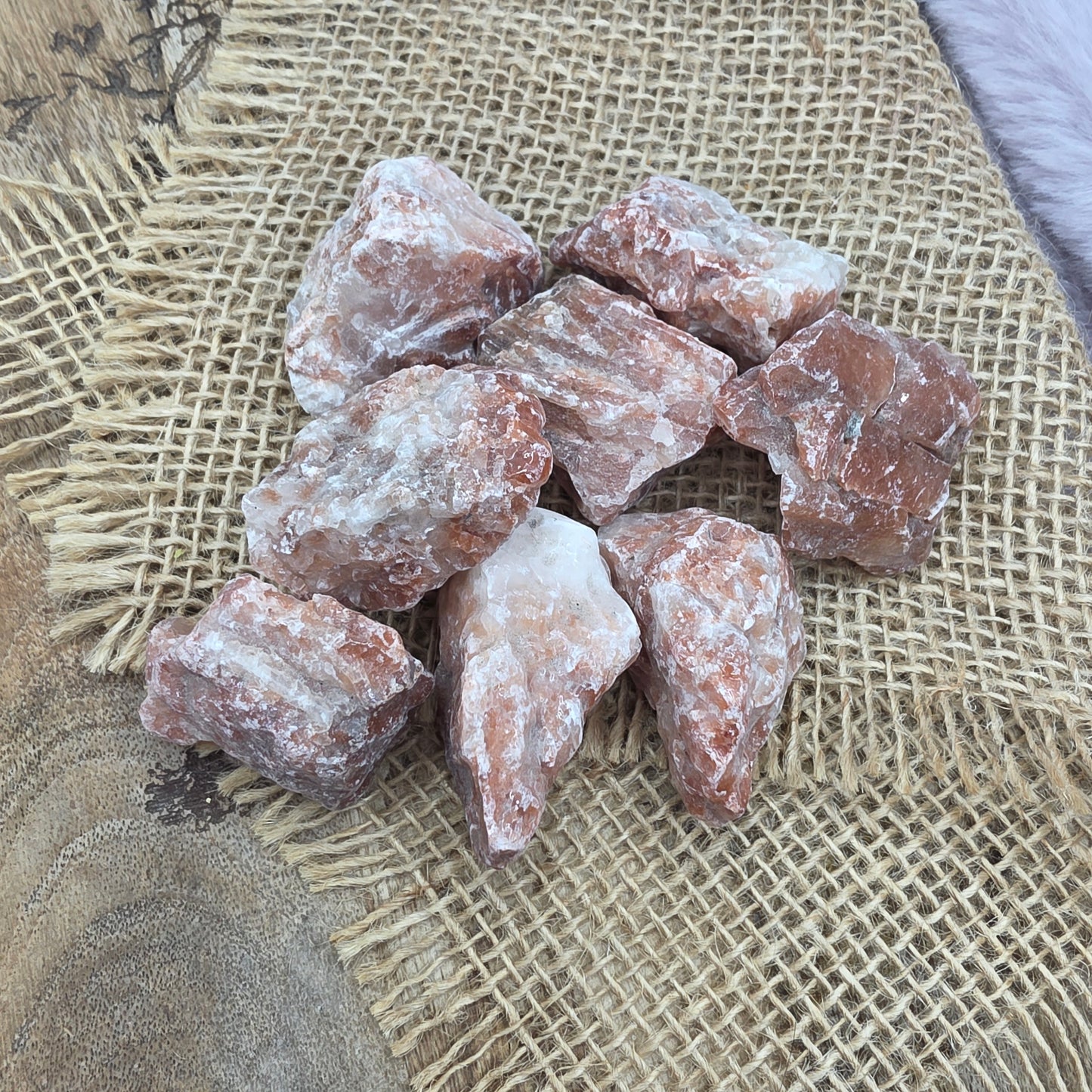 Oranssi kalsiitti raakapala