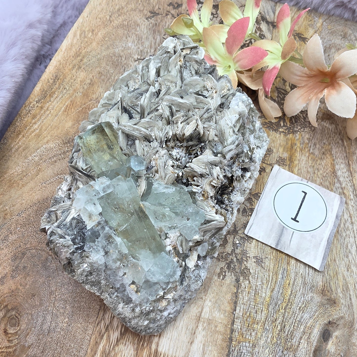 Aquador/mica clusteri