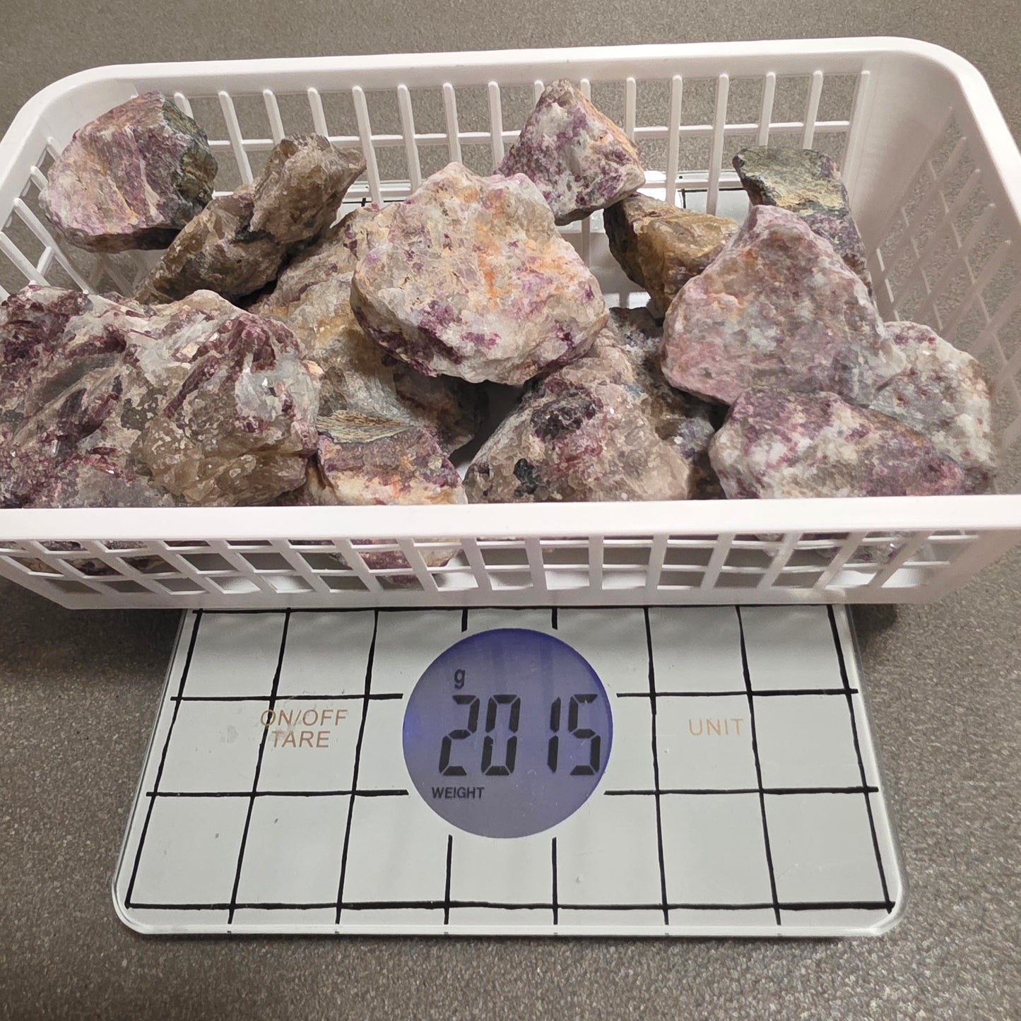 Tukkuerä 2kg turmaliinia emokivessä