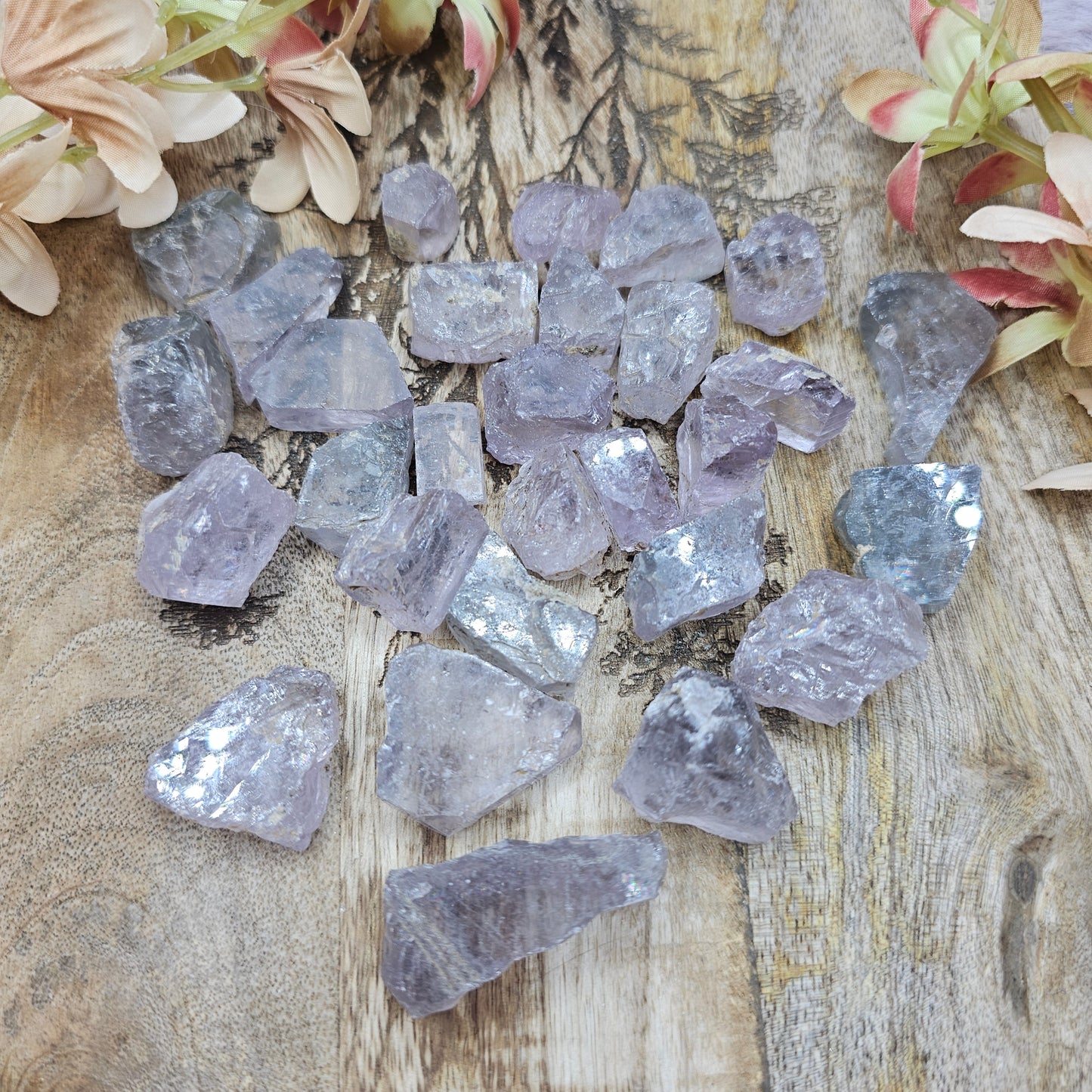 Violetti apatiitti kide