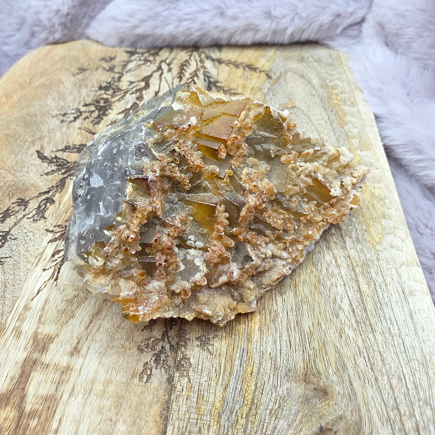 Rautafluoriitti kalsiittisokerilla