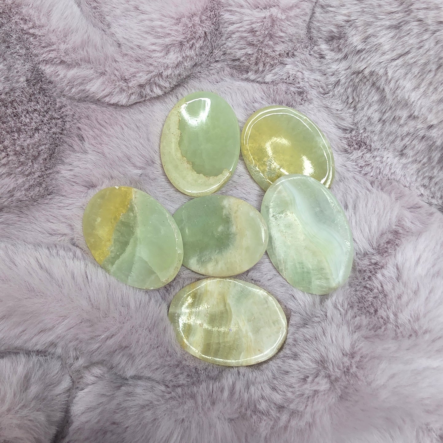 Huolikivi -vihreä kalsiitti-