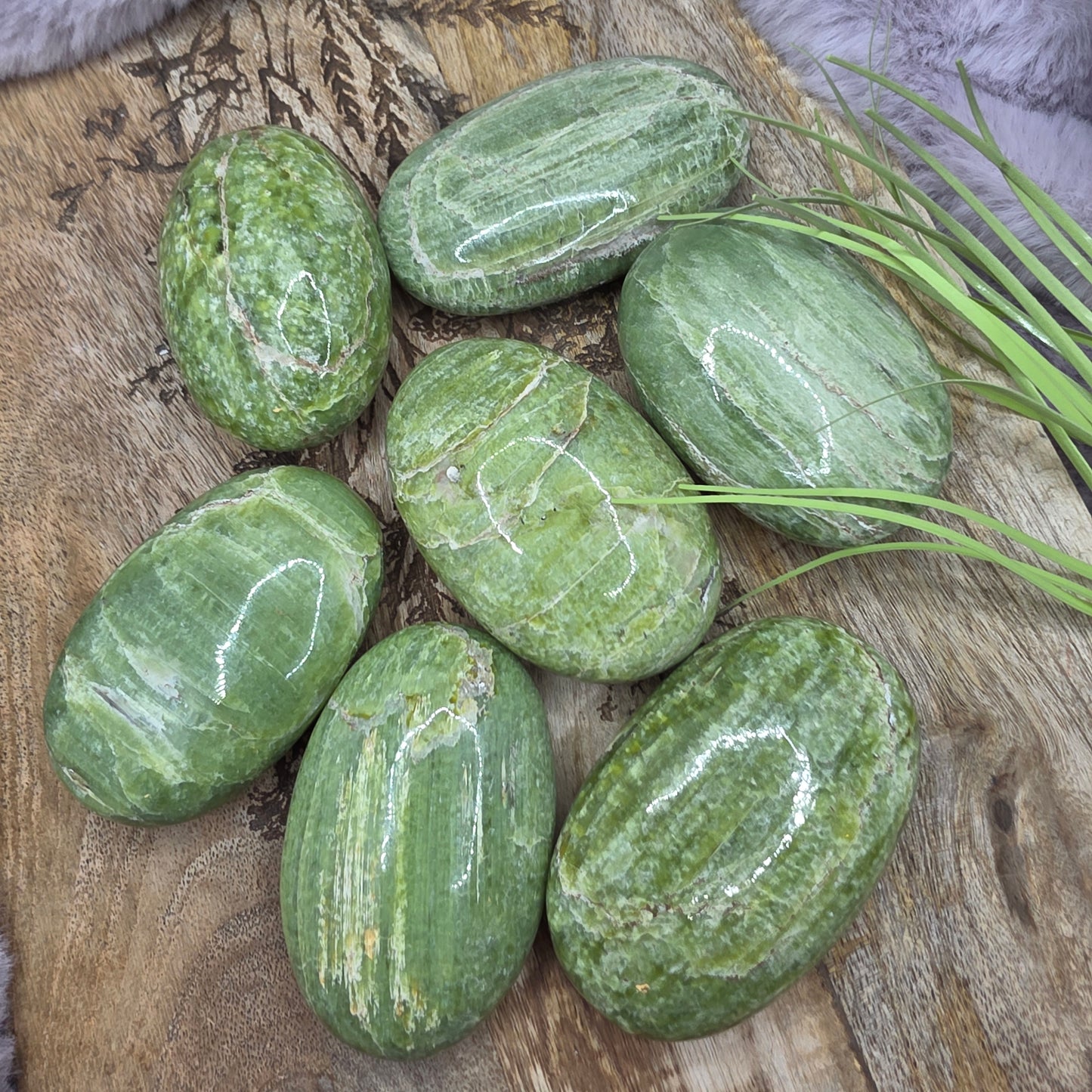 Tremoliitti kämmenkivi -iso-