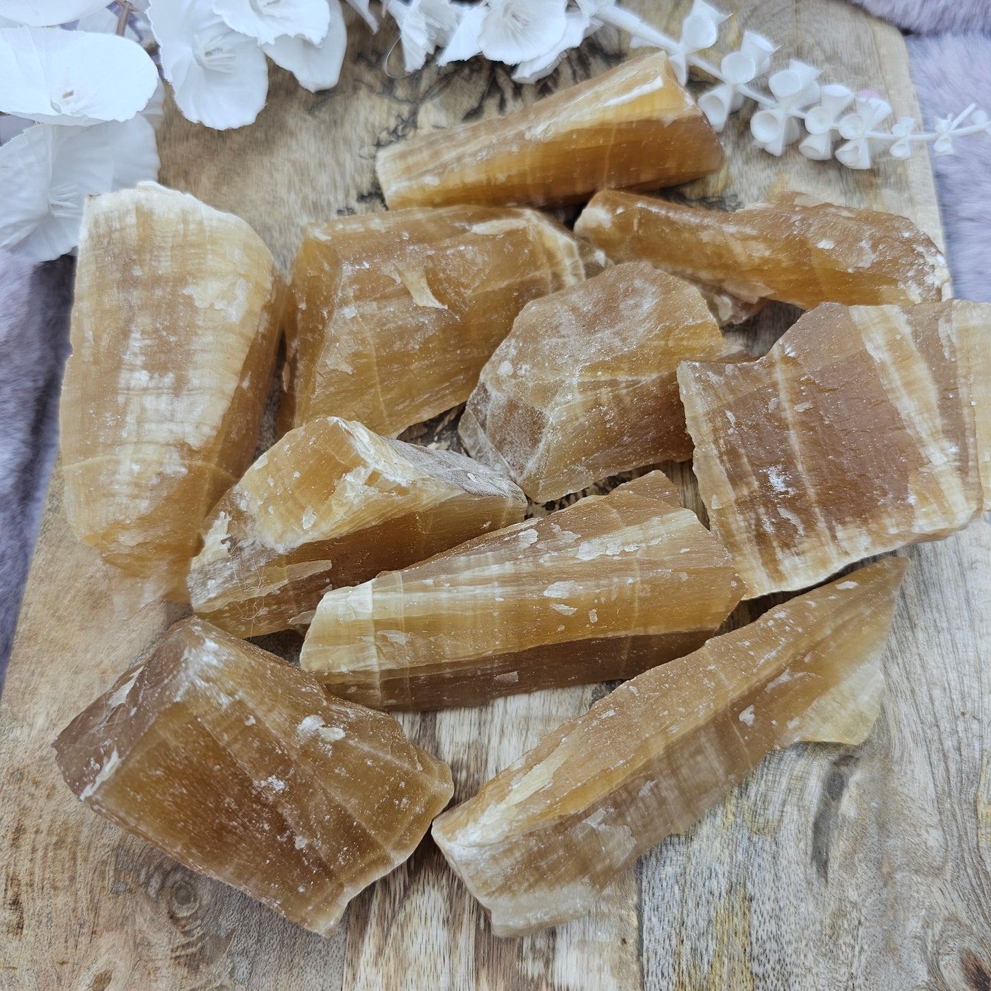 Hunajakalsiitti raakapala