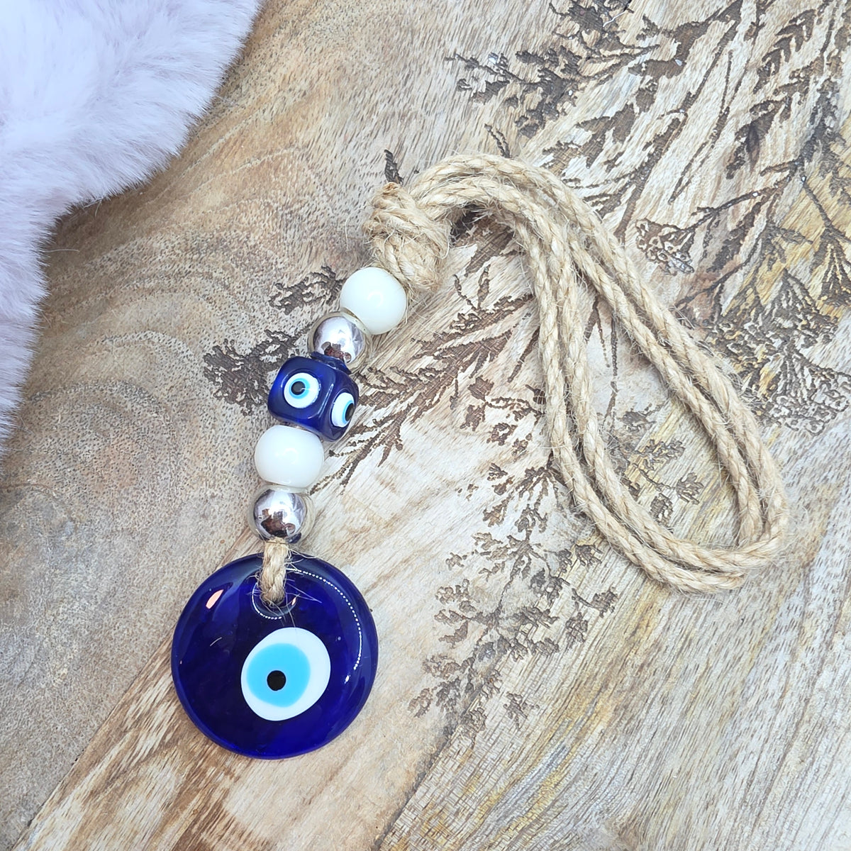 Evil eye onnenamuletti