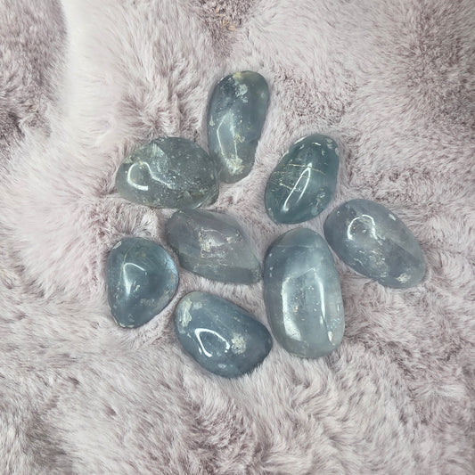 Selestiitti kämmenkivi