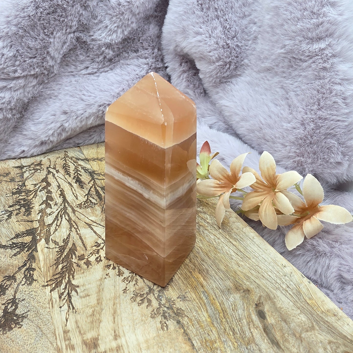 Hunajakalsiitti torni "raita"