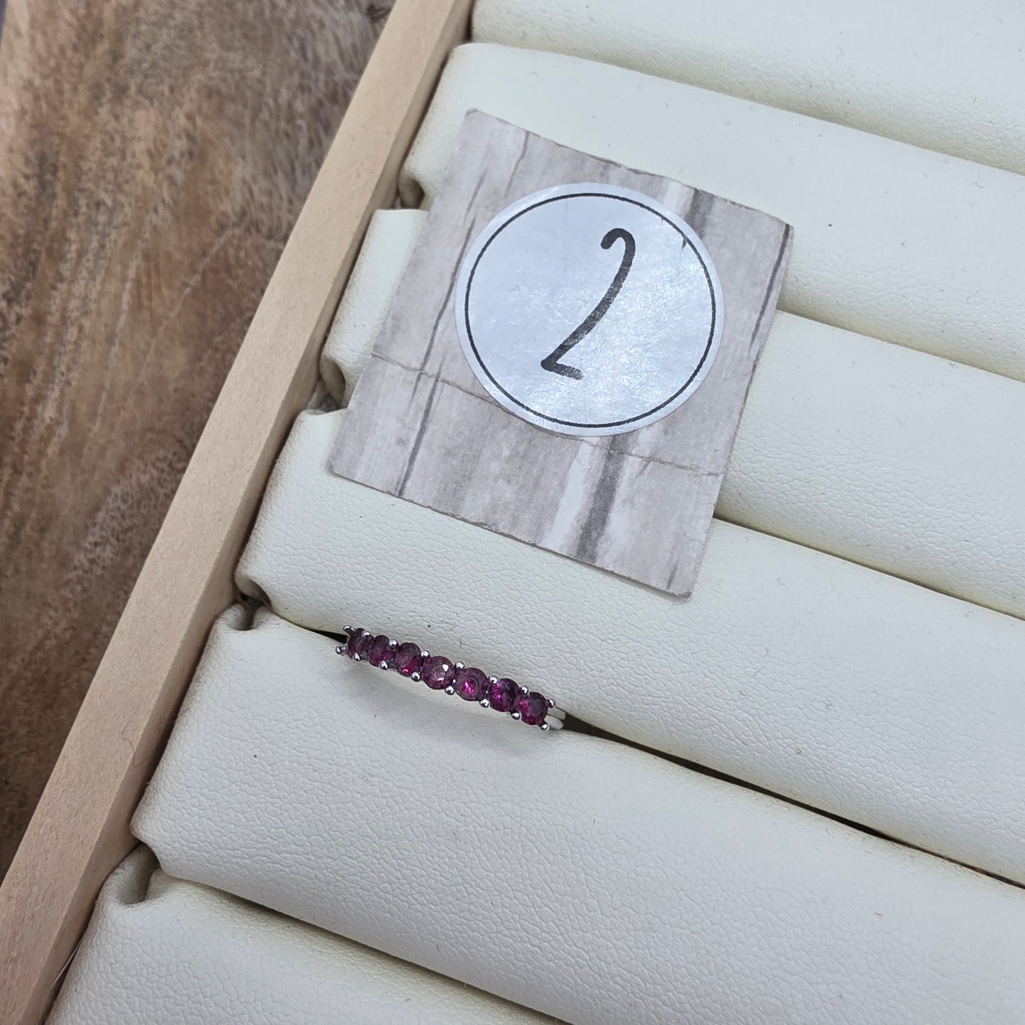 Kivisormus -erilaisia-