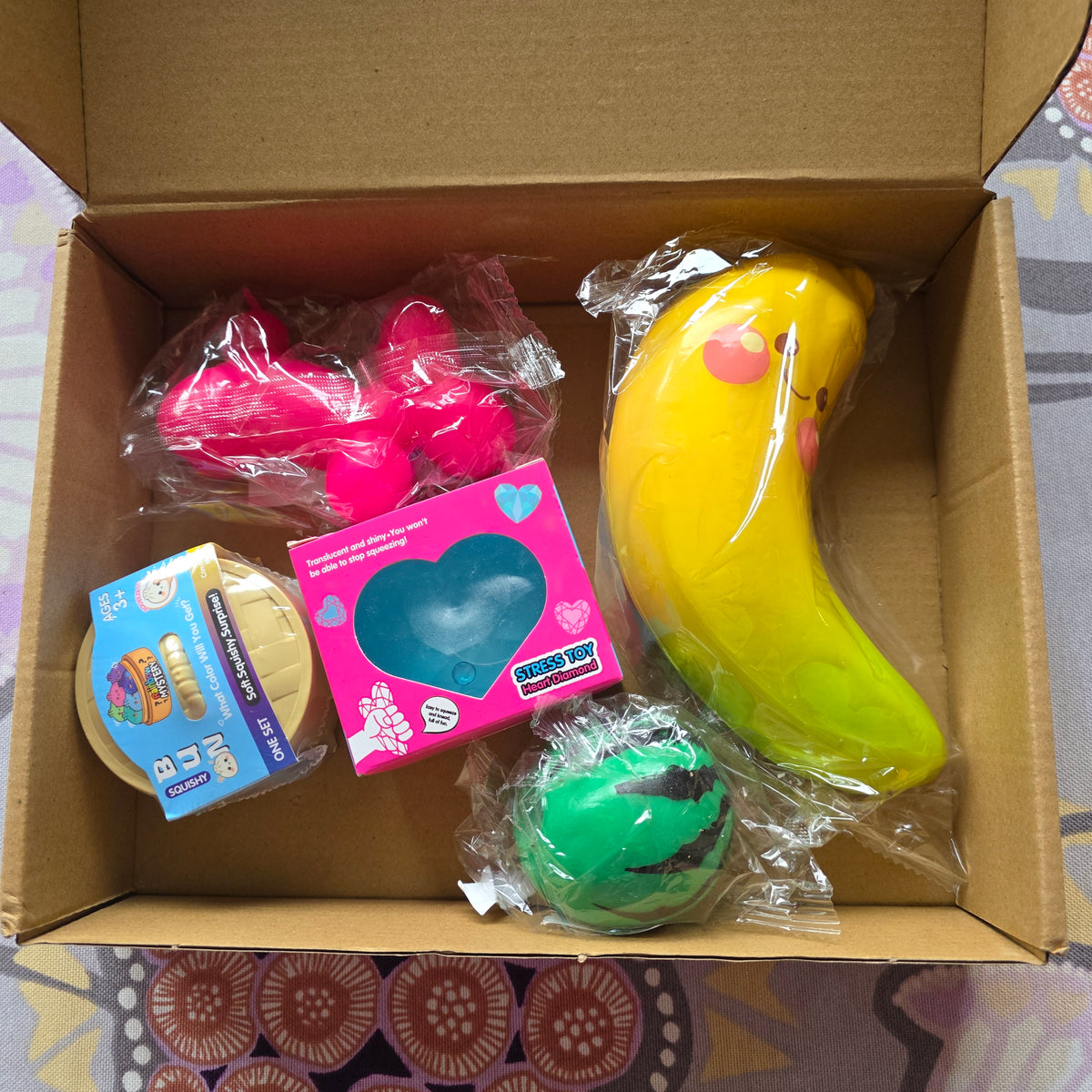 Squishy Mystery Box sisältää 4-5tuotetta