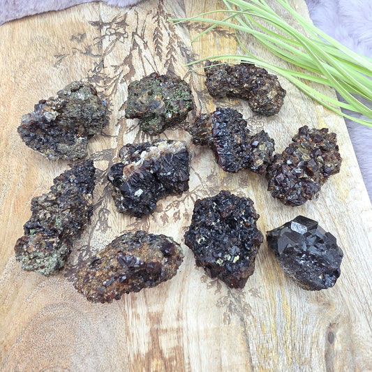 Sideriitti/granaatti/epidootti clusteri -pieni-