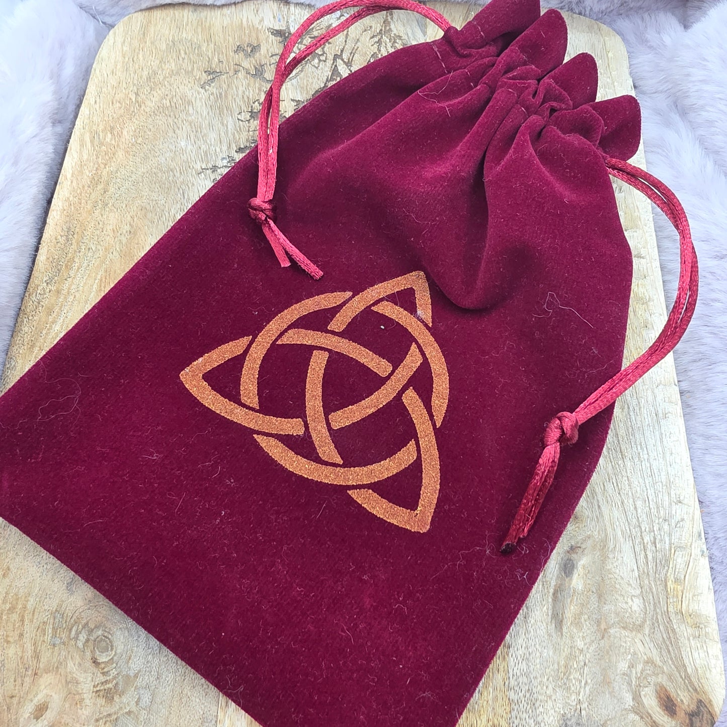 Loitsupussi -kaksi erilaista-