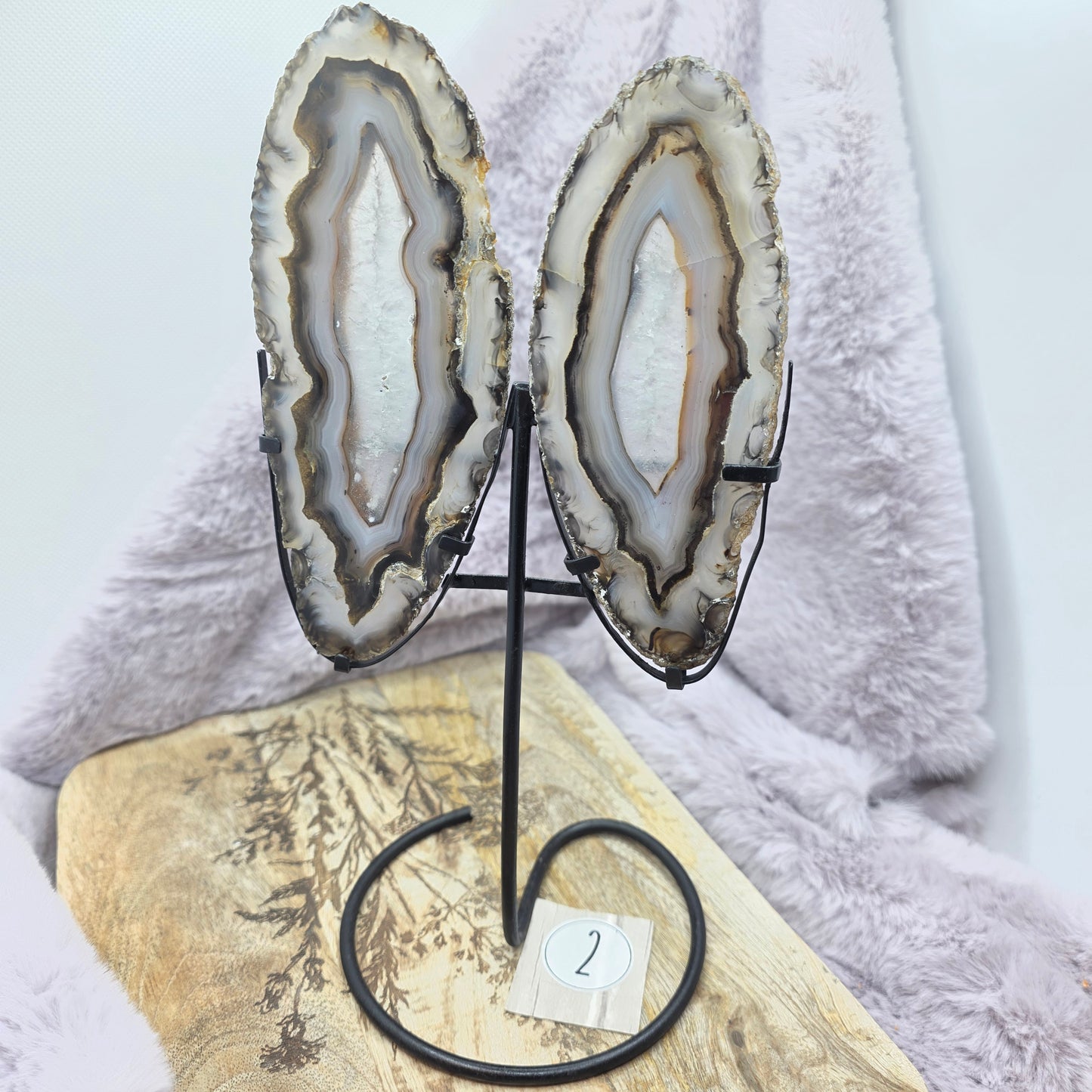 Akaattisiivut telineessä