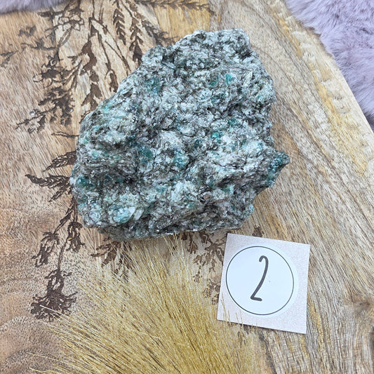 Smaragdi/mica "Mutokolite" clusteri nro.2