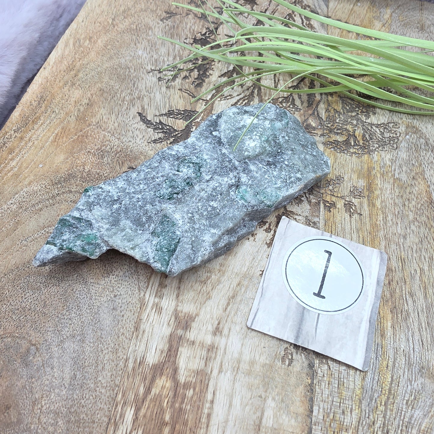 Smaragdi emokivessä -iso-