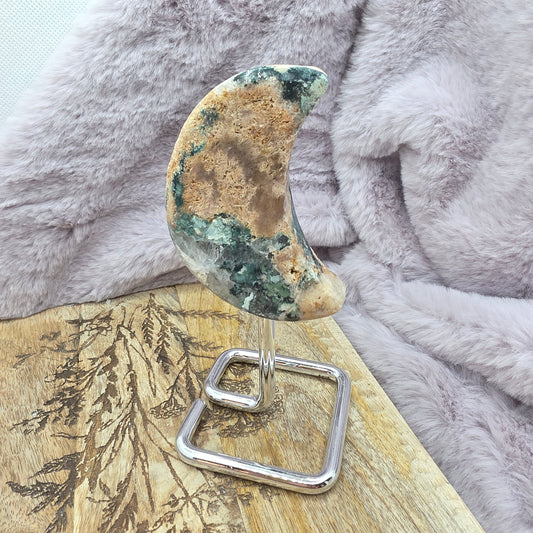 Pinkki ametisti/akaatti kuu telineessä nro.1