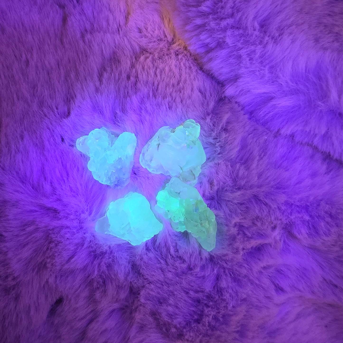 Hyaliitti opaali (uv)