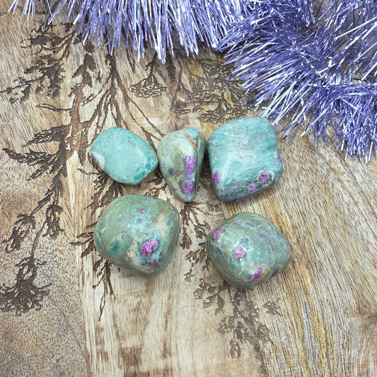 Rubiini/fuksiitti rumpuhiottu