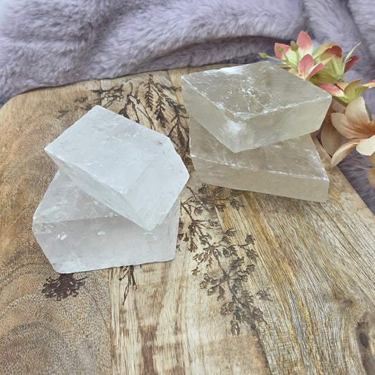 Optinen kalsiitti -kaksi väriä-