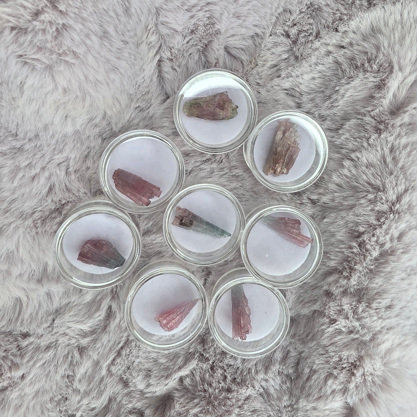 Cotton candy-turmaliini rasiassa