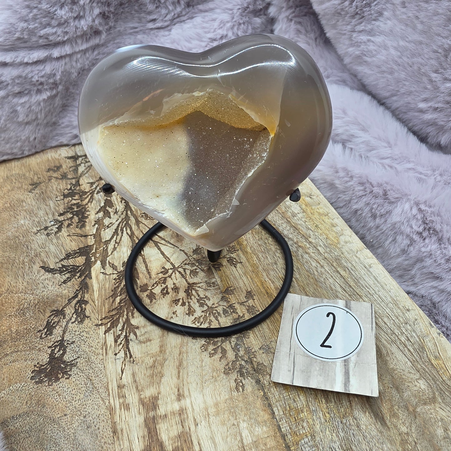 Akaatti/kvartsi sydän telineessä -erilaisia-