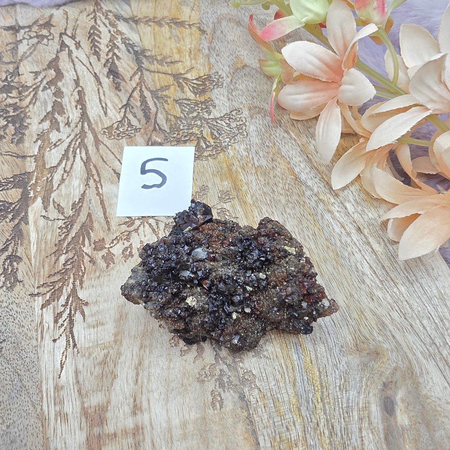 Sideriitti/granaatti/epidootti clusteri -iso-