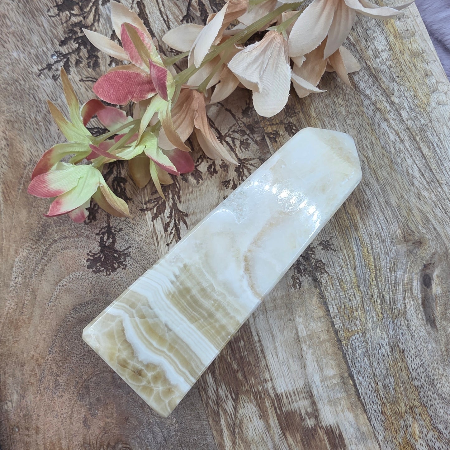 Toffeekalsiitti torni