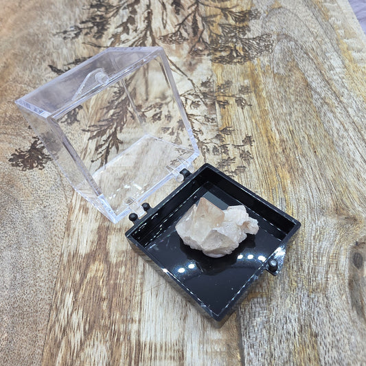 Topaasi/albiitti rasiassa