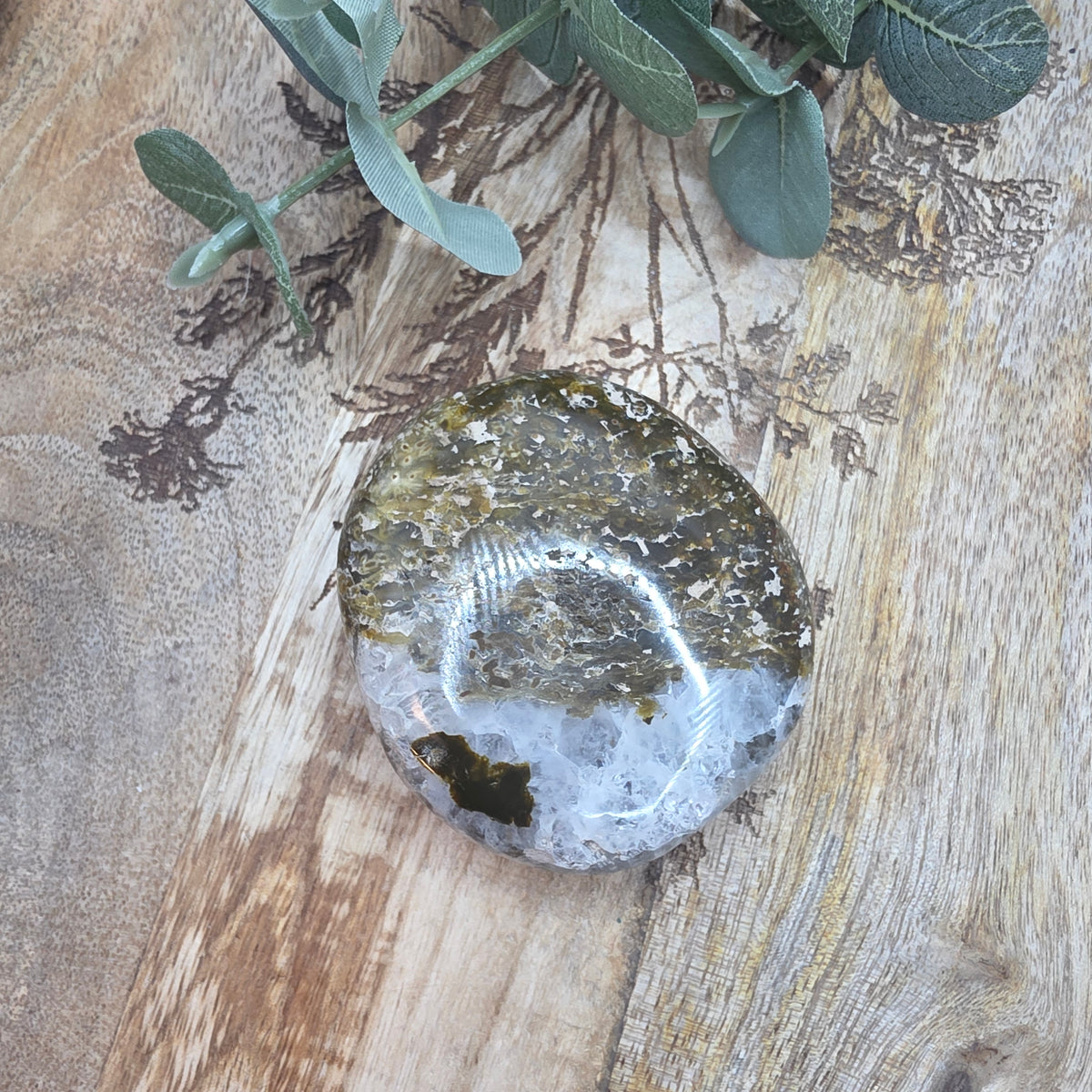 Valtamerijaspis/kvartsi kämmenkivi