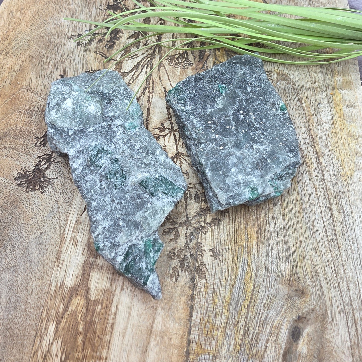 Smaragdi emokivessä -iso-