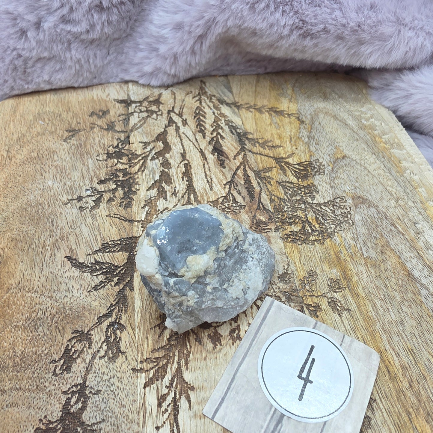 Indigoliitti kvartsi clusteri