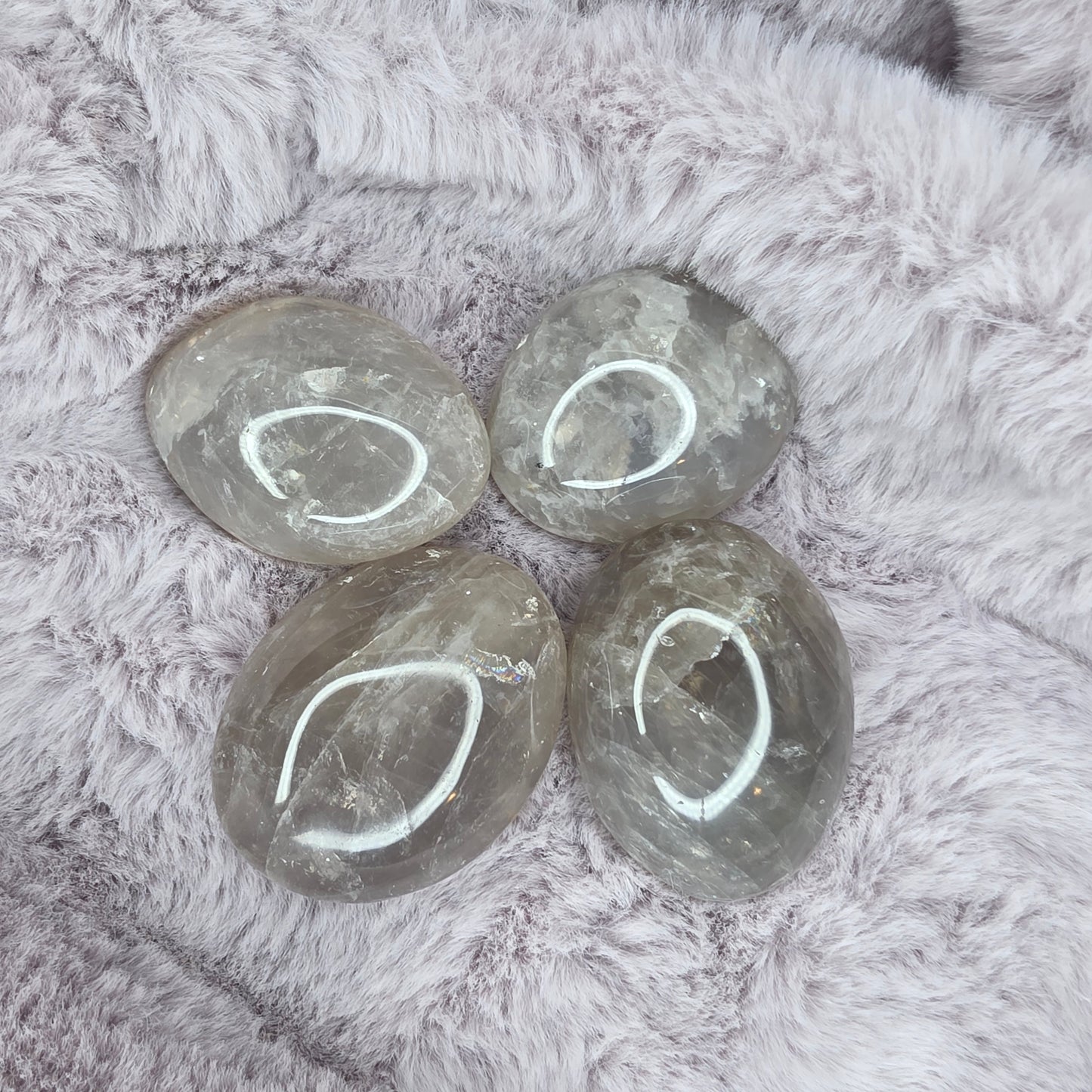 Sininen ruusukvartsi kämmenkivi