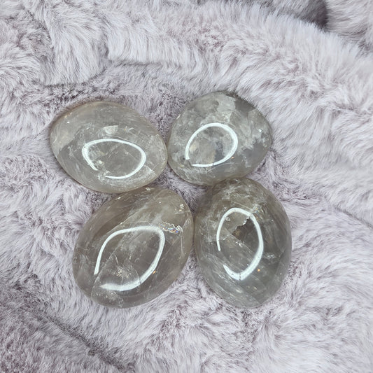 Sininen ruusukvartsi kämmenkivi