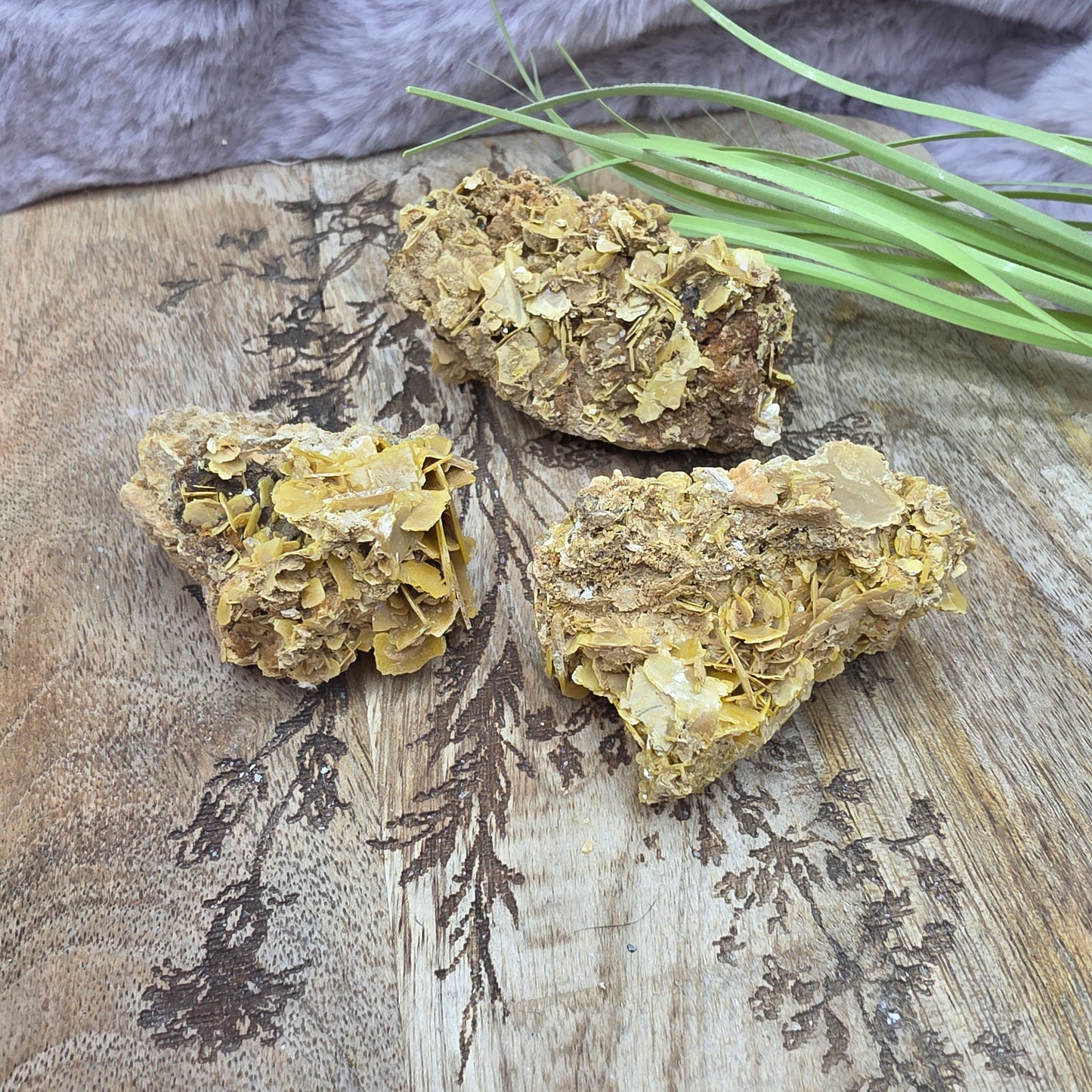 Wulfeniitti clusteri