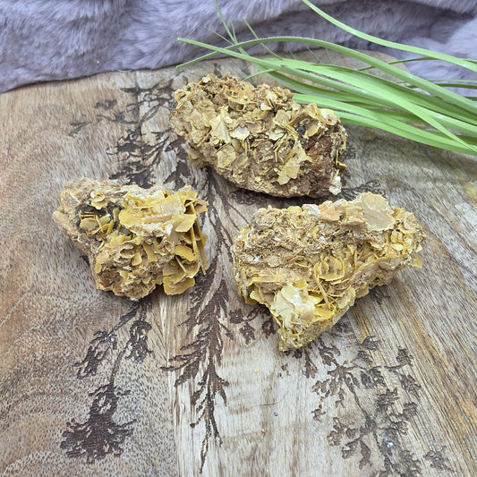 Wulfeniitti clusteri