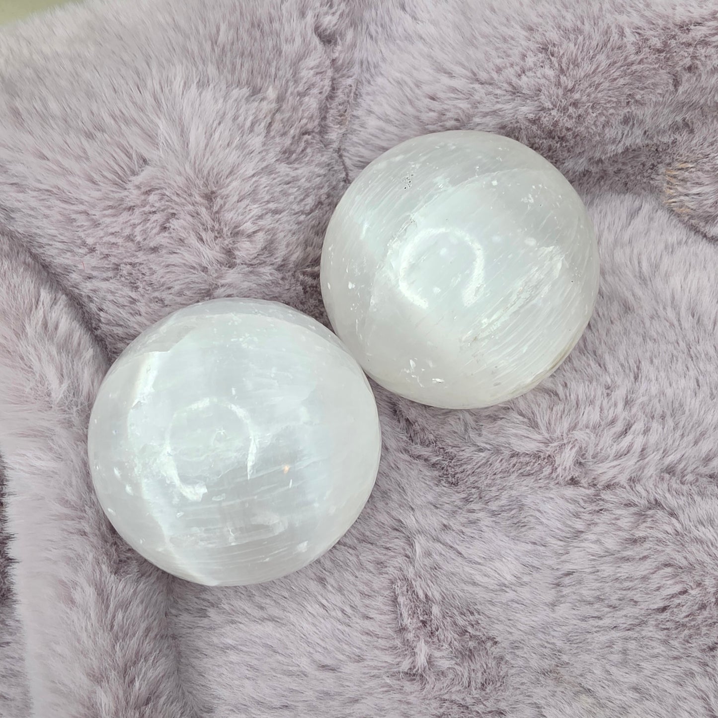 Seleniitti pallo B-laatu