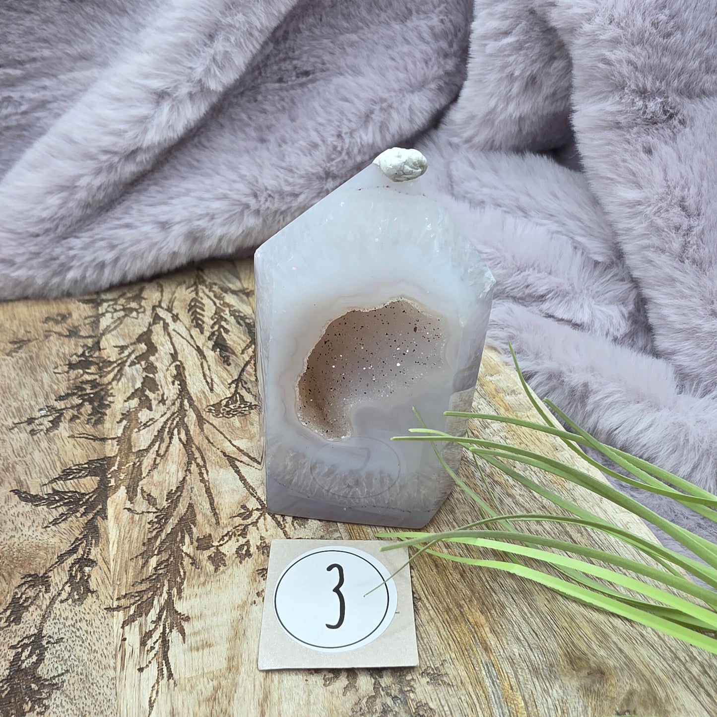 Akaatti "druzy" torni