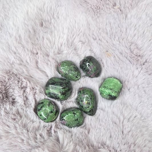 Rubiini/zoisiitti rumpuhiottu