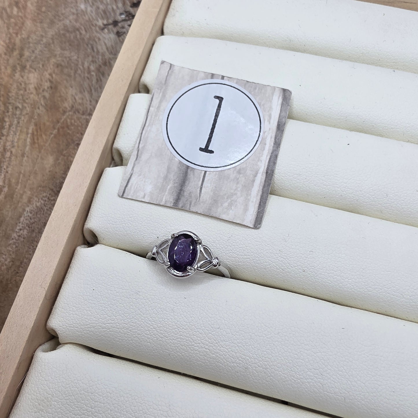 Kivisormus -erilaisia-