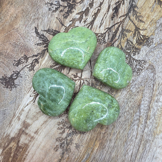 Tremoliitti sydän -pieni-