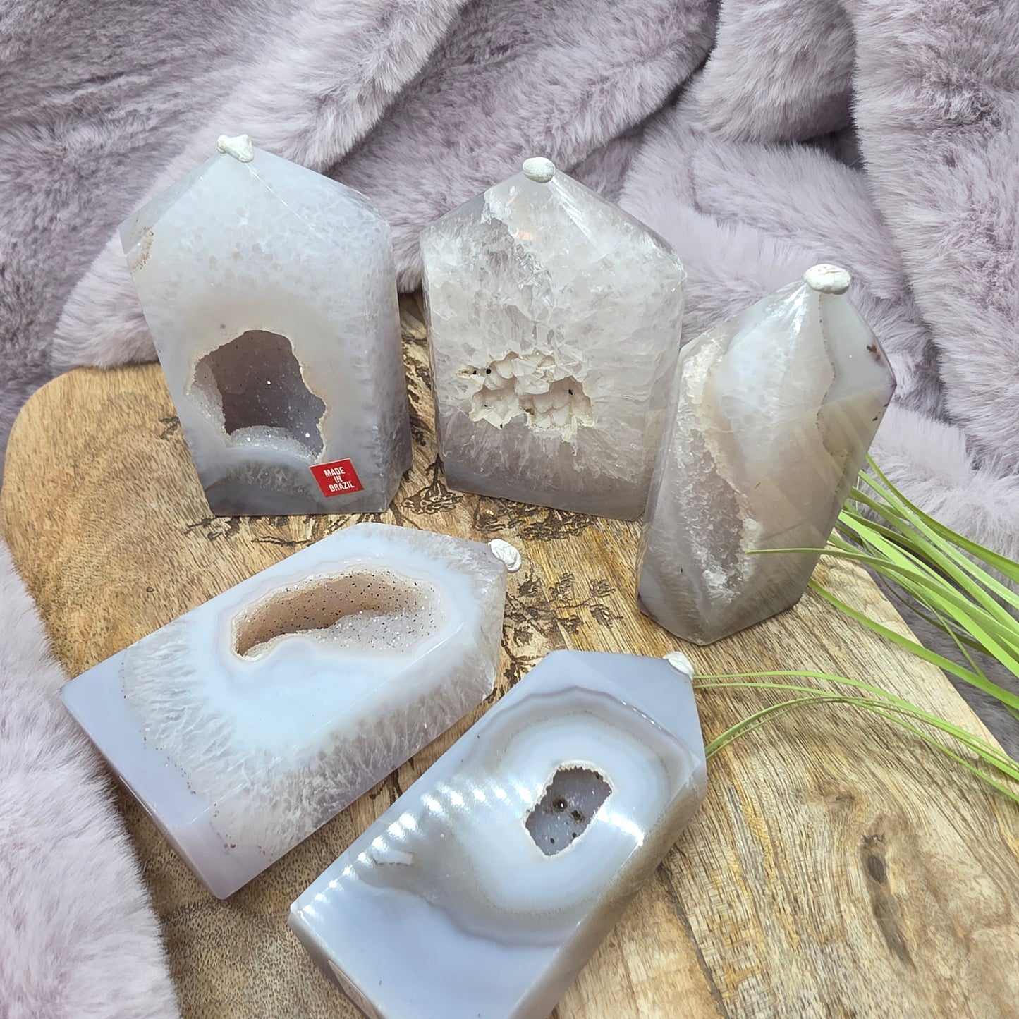 Akaatti "druzy" torni